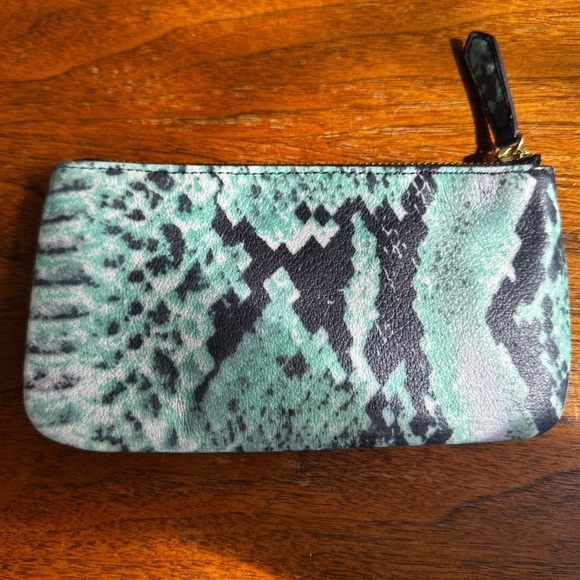 Aimee Kestenberg Leather Zippered Pouch With Turquoise/Green Snake Print New! - Picture 4 of 7